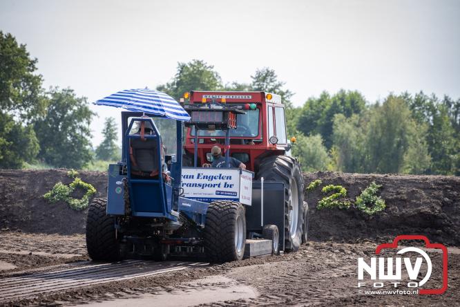 Boerentrekkertrek in Hulshorst trok veel publiek ondanks tropische hitte. - &copy; NWVFoto.nl