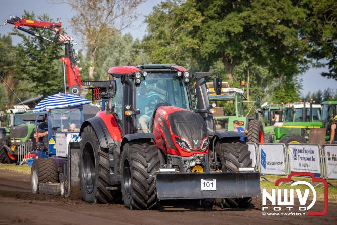 Boerentrekkertrek in Hulshorst trok veel publiek ondanks tropische hitte. - &copy; NWVFoto.nl