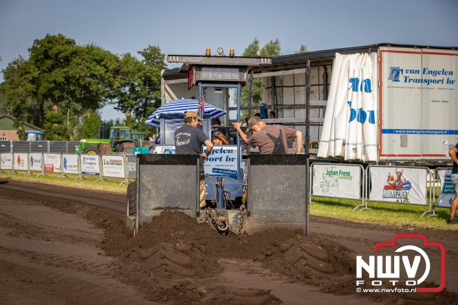 Boerentrekkertrek in Hulshorst trok veel publiek ondanks tropische hitte. - &copy; NWVFoto.nl
