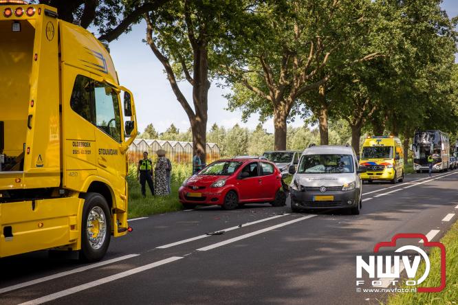 Amulance ter plaatse bij ongeval op de Zuiderzeestraatweg N308 t.h.v de Molenweg Elburg - &copy; NWVFoto.nl