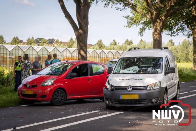 Amulance ter plaatse bij ongeval op de Zuiderzeestraatweg N308 t.h.v de Molenweg Elburg - &copy; NWVFoto.nl