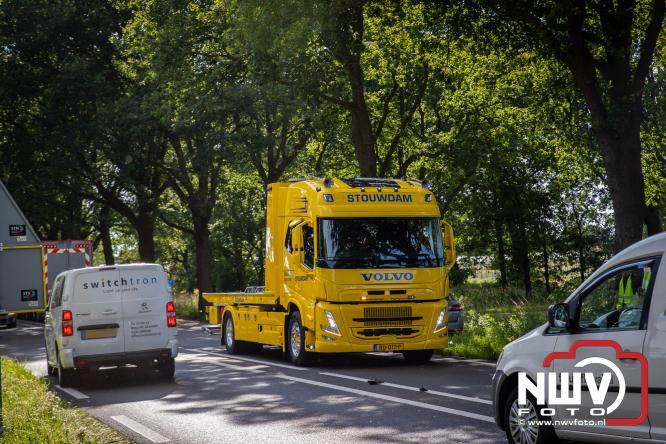 Amulance ter plaatse bij ongeval op de Zuiderzeestraatweg N308 t.h.v de Molenweg Elburg - &copy; NWVFoto.nl