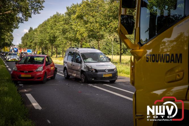Amulance ter plaatse bij ongeval op de Zuiderzeestraatweg N308 t.h.v de Molenweg Elburg - &copy; NWVFoto.nl