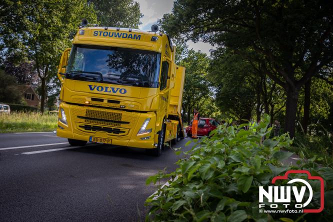 Amulance ter plaatse bij ongeval op de Zuiderzeestraatweg N308 t.h.v de Molenweg Elburg - &copy; NWVFoto.nl