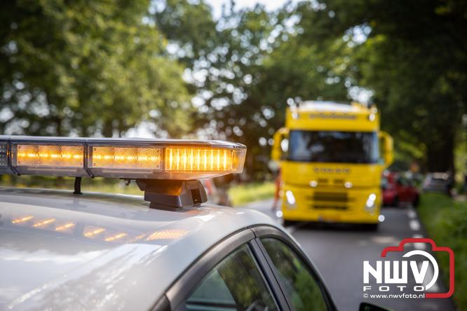 Amulance ter plaatse bij ongeval op de Zuiderzeestraatweg N308 t.h.v de Molenweg Elburg - &copy; NWVFoto.nl