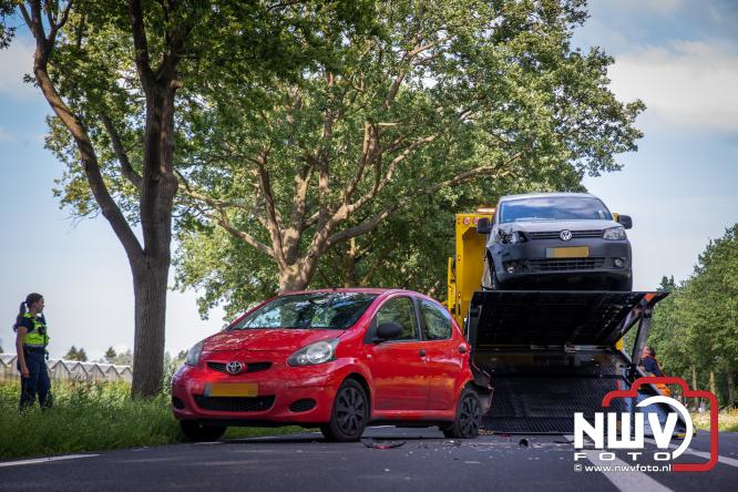 Amulance ter plaatse bij ongeval op de Zuiderzeestraatweg N308 t.h.v de Molenweg Elburg - &copy; NWVFoto.nl