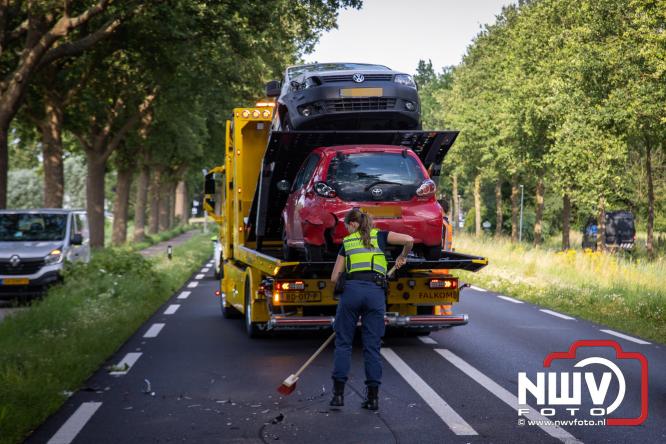 Amulance ter plaatse bij ongeval op de Zuiderzeestraatweg N308 t.h.v de Molenweg Elburg - &copy; NWVFoto.nl