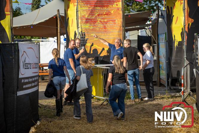 Big Pop Oosterwolde (gld) trapt festivalweekend af met een avond vol meezingers, rock en gezelligheid - &copy; NWVFoto.nl