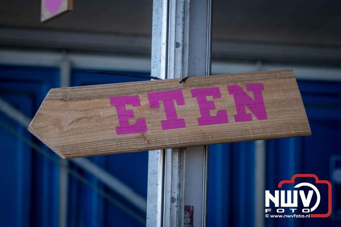 Big Pop Oosterwolde (gld) trapt festivalweekend af met een avond vol meezingers, rock en gezelligheid - &copy; NWVFoto.nl