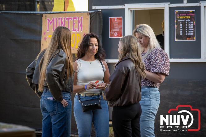 Big Pop Oosterwolde (gld) trapt festivalweekend af met een avond vol meezingers, rock en gezelligheid - &copy; NWVFoto.nl