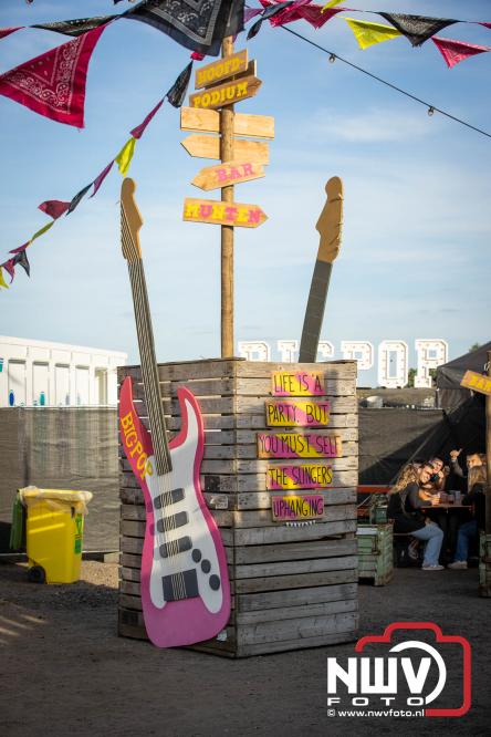 Big Pop Oosterwolde (gld) trapt festivalweekend af met een avond vol meezingers, rock en gezelligheid - &copy; NWVFoto.nl