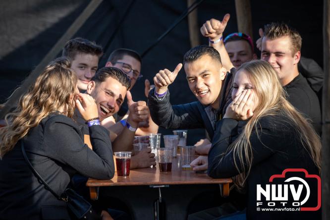 Big Pop Oosterwolde (gld) trapt festivalweekend af met een avond vol meezingers, rock en gezelligheid - &copy; NWVFoto.nl