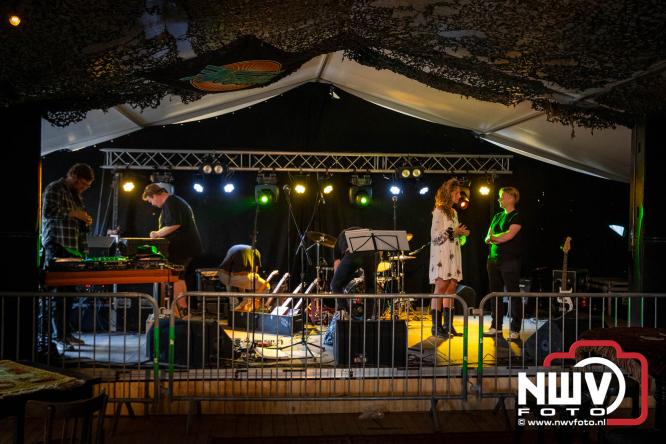Big Pop Oosterwolde (gld) trapt festivalweekend af met een avond vol meezingers, rock en gezelligheid - &copy; NWVFoto.nl