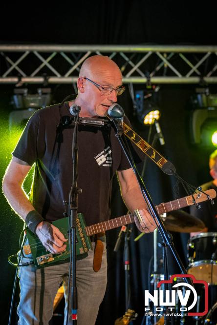 Big Pop Oosterwolde (gld) trapt festivalweekend af met een avond vol meezingers, rock en gezelligheid - &copy; NWVFoto.nl