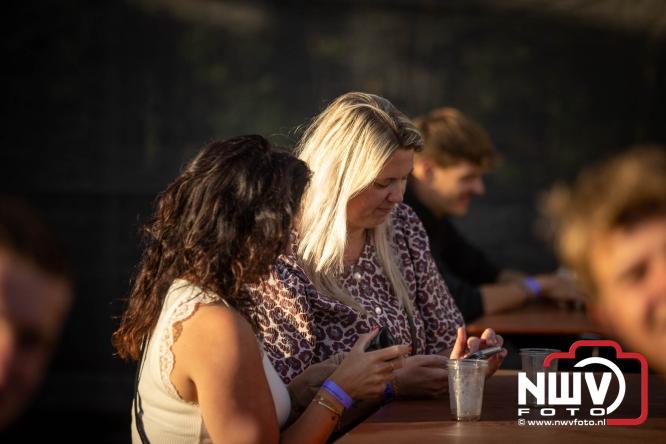 Big Pop Oosterwolde (gld) trapt festivalweekend af met een avond vol meezingers, rock en gezelligheid - &copy; NWVFoto.nl