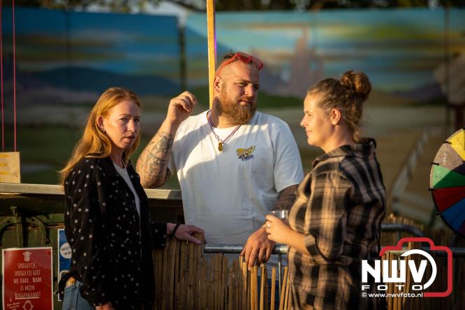 Big Pop Oosterwolde (gld) trapt festivalweekend af met een avond vol meezingers, rock en gezelligheid - &copy; NWVFoto.nl