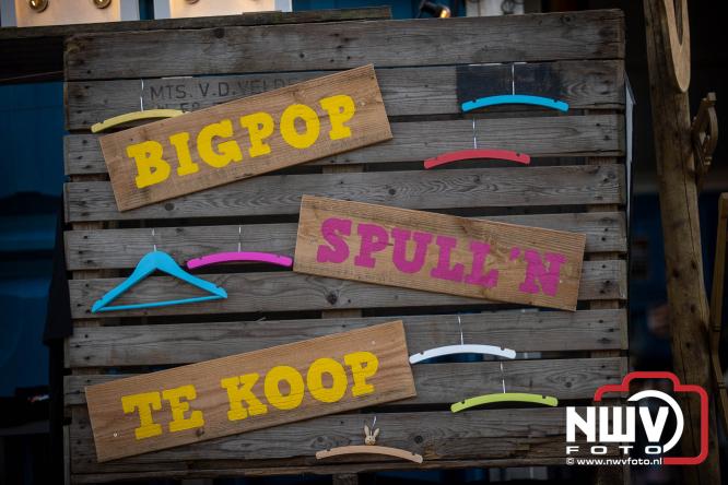 Big Pop Oosterwolde (gld) trapt festivalweekend af met een avond vol meezingers, rock en gezelligheid - &copy; NWVFoto.nl