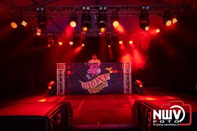 Big Pop Oosterwolde (gld) trapt festivalweekend af met een avond vol meezingers, rock en gezelligheid - &copy; NWVFoto.nl
