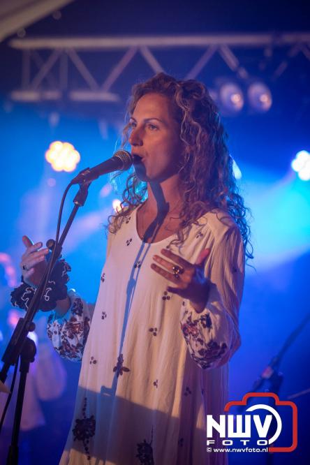 Big Pop Oosterwolde (gld) trapt festivalweekend af met een avond vol meezingers, rock en gezelligheid - &copy; NWVFoto.nl