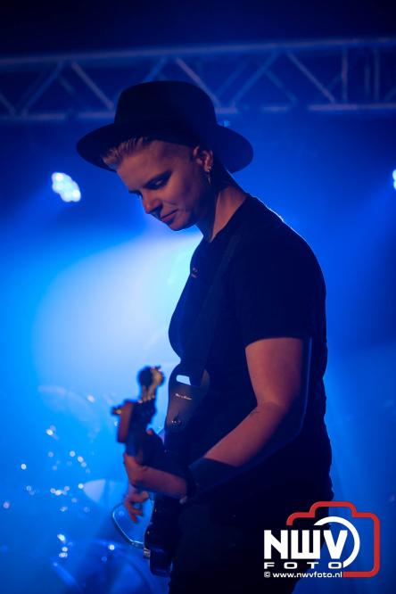 Big Pop Oosterwolde (gld) trapt festivalweekend af met een avond vol meezingers, rock en gezelligheid - &copy; NWVFoto.nl