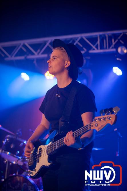 Big Pop Oosterwolde (gld) trapt festivalweekend af met een avond vol meezingers, rock en gezelligheid - &copy; NWVFoto.nl