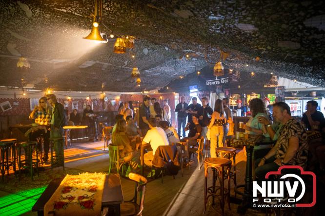 Big Pop Oosterwolde (gld) trapt festivalweekend af met een avond vol meezingers, rock en gezelligheid - &copy; NWVFoto.nl