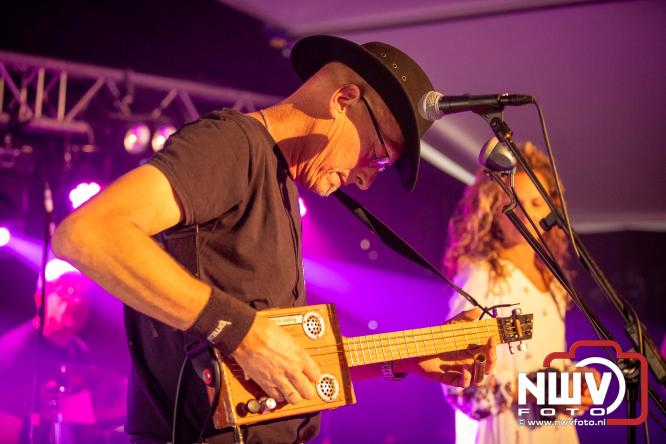 Big Pop Oosterwolde (gld) trapt festivalweekend af met een avond vol meezingers, rock en gezelligheid - &copy; NWVFoto.nl