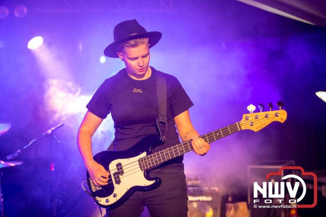 Big Pop Oosterwolde (gld) trapt festivalweekend af met een avond vol meezingers, rock en gezelligheid - &copy; NWVFoto.nl