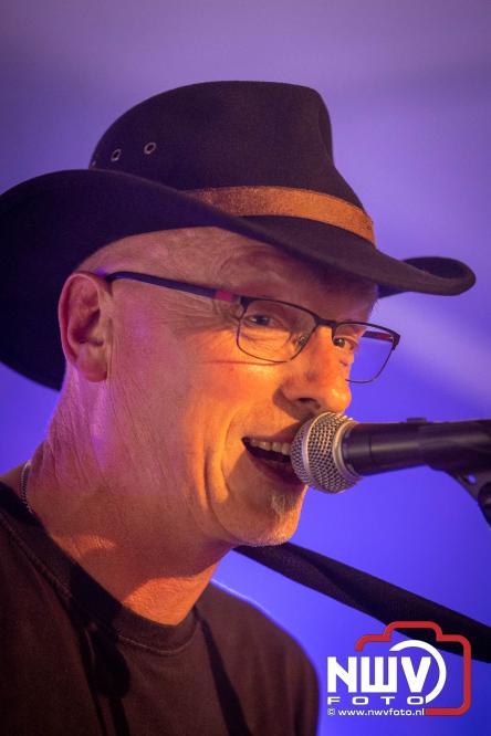 Big Pop Oosterwolde (gld) trapt festivalweekend af met een avond vol meezingers, rock en gezelligheid - &copy; NWVFoto.nl