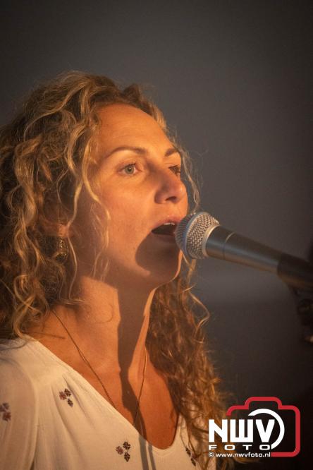 Big Pop Oosterwolde (gld) trapt festivalweekend af met een avond vol meezingers, rock en gezelligheid - &copy; NWVFoto.nl