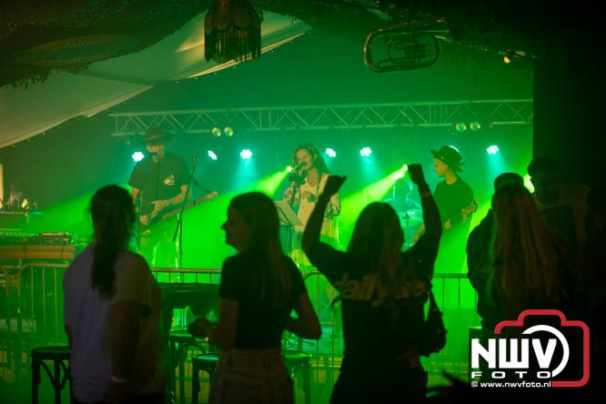 Big Pop Oosterwolde (gld) trapt festivalweekend af met een avond vol meezingers, rock en gezelligheid - &copy; NWVFoto.nl