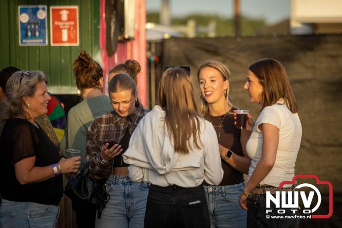 Big Pop Oosterwolde (gld) trapt festivalweekend af met een avond vol meezingers, rock en gezelligheid - &copy; NWVFoto.nl