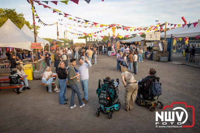 Big Pop Oosterwolde (gld) trapt festivalweekend af met een avond vol meezingers, rock en gezelligheid - &copy; NWVFoto.nl