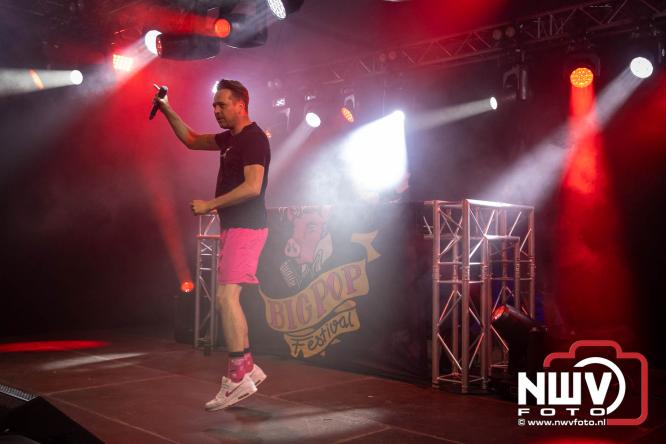 Big Pop Oosterwolde (gld) trapt festivalweekend af met een avond vol meezingers, rock en gezelligheid - &copy; NWVFoto.nl