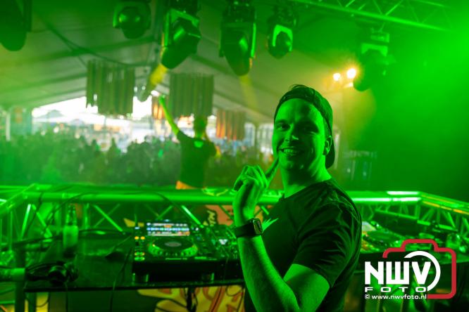 Big Pop Oosterwolde (gld) trapt festivalweekend af met een avond vol meezingers, rock en gezelligheid - &copy; NWVFoto.nl