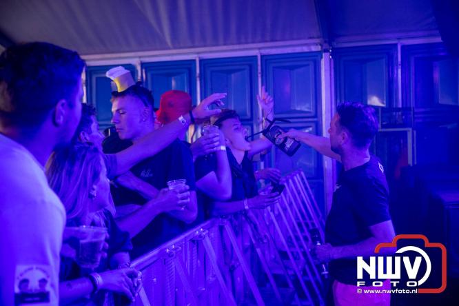 Big Pop Oosterwolde (gld) trapt festivalweekend af met een avond vol meezingers, rock en gezelligheid - &copy; NWVFoto.nl