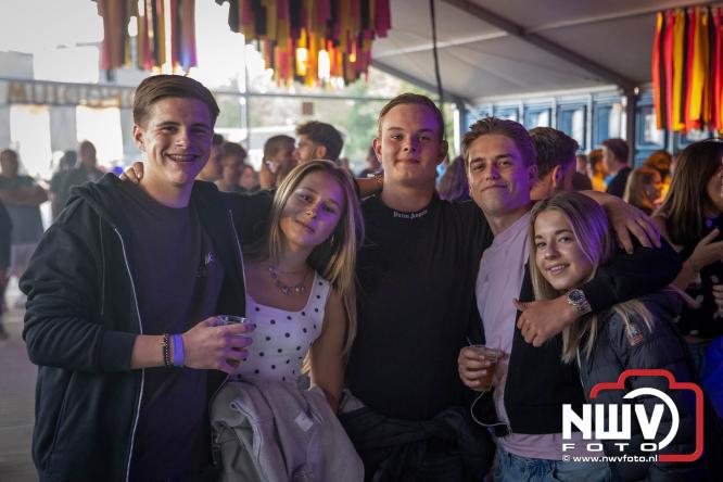 Big Pop Oosterwolde (gld) trapt festivalweekend af met een avond vol meezingers, rock en gezelligheid - &copy; NWVFoto.nl