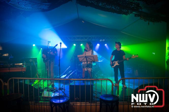 Big Pop Oosterwolde (gld) trapt festivalweekend af met een avond vol meezingers, rock en gezelligheid - &copy; NWVFoto.nl