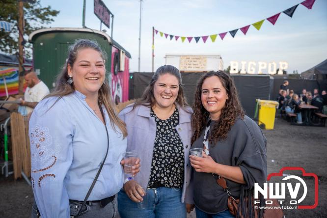 Big Pop Oosterwolde (gld) trapt festivalweekend af met een avond vol meezingers, rock en gezelligheid - &copy; NWVFoto.nl