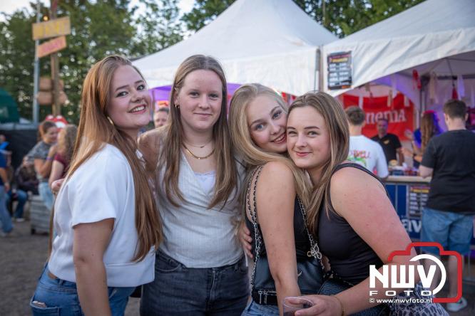 Big Pop Oosterwolde (gld) trapt festivalweekend af met een avond vol meezingers, rock en gezelligheid - &copy; NWVFoto.nl