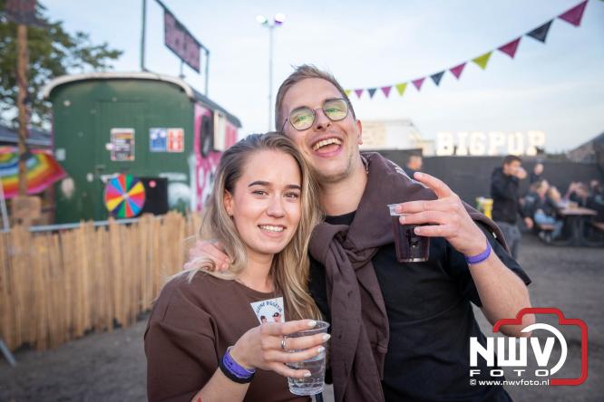 Big Pop Oosterwolde (gld) trapt festivalweekend af met een avond vol meezingers, rock en gezelligheid - &copy; NWVFoto.nl