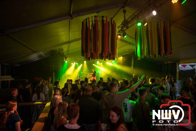 Big Pop Oosterwolde (gld) trapt festivalweekend af met een avond vol meezingers, rock en gezelligheid - &copy; NWVFoto.nl