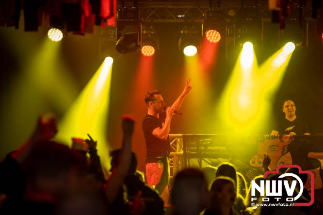 Big Pop Oosterwolde (gld) trapt festivalweekend af met een avond vol meezingers, rock en gezelligheid - &copy; NWVFoto.nl