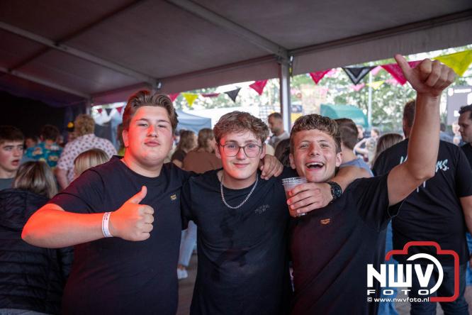 Big Pop Oosterwolde (gld) trapt festivalweekend af met een avond vol meezingers, rock en gezelligheid - &copy; NWVFoto.nl