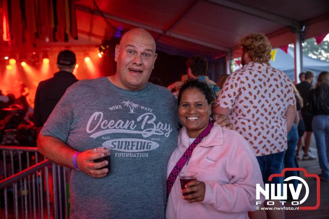 Big Pop Oosterwolde (gld) trapt festivalweekend af met een avond vol meezingers, rock en gezelligheid - &copy; NWVFoto.nl