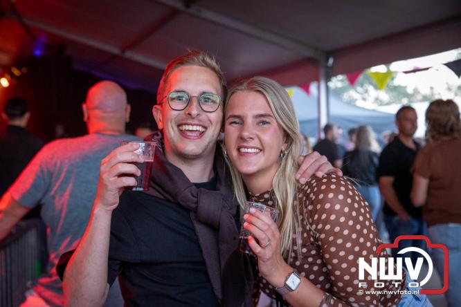 Big Pop Oosterwolde (gld) trapt festivalweekend af met een avond vol meezingers, rock en gezelligheid - &copy; NWVFoto.nl
