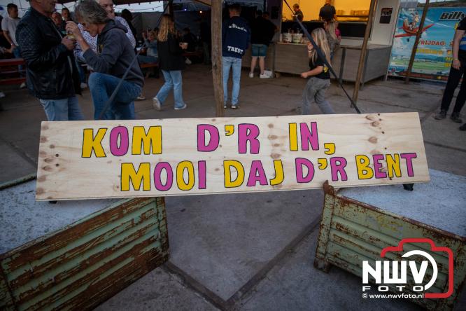 Big Pop Oosterwolde (gld) trapt festivalweekend af met een avond vol meezingers, rock en gezelligheid - &copy; NWVFoto.nl