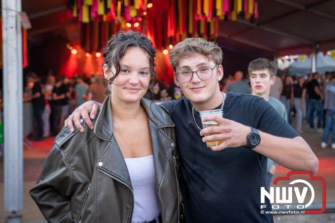 Big Pop Oosterwolde (gld) trapt festivalweekend af met een avond vol meezingers, rock en gezelligheid - &copy; NWVFoto.nl