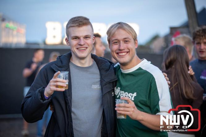 Big Pop Oosterwolde (gld) trapt festivalweekend af met een avond vol meezingers, rock en gezelligheid - &copy; NWVFoto.nl