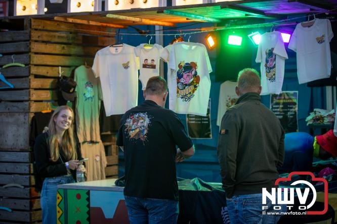 Big Pop Oosterwolde (gld) trapt festivalweekend af met een avond vol meezingers, rock en gezelligheid - &copy; NWVFoto.nl